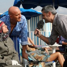 Angela Finocchiaro, Claudio Bisio e Antonio Friello in una scena dell'episodio 'La fine del mondo' del film i mostri oggi
