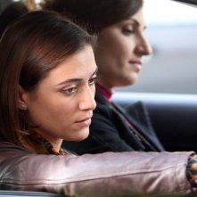 Anna Foglietta e Paola Lavini in una scena dell'episodio 'La testa a posto' del film I mostri oggi