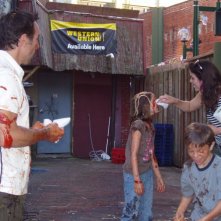 Battaglia al ketchup sul set di Quattro padri single per Salvatore Santone e Francesco Quinn