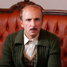 Carlo Buccirosso In Una Scena Dell Episodio La Testa A Posto Del Film I Mostri Oggi 105362