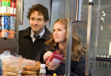 Hugh Dancy e Isla Fisher in un'immagine del film I Love Shopping