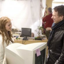 Isla Fisher e il produttore Jerry Bruckheimer sul set del film I Love Shopping