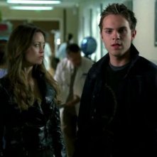 Thomas Dekker e Summer Glau in una scena dell'episodio The Good Wound di The Sarah Connor Chronicles