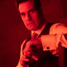 Adrian Pasdar in una scena di Building 26 dalla terza stagione di Heroes