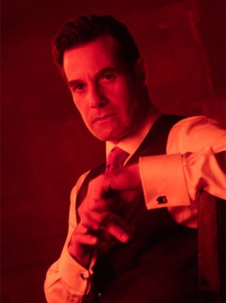 Adrian Pasdar in una scena di Building 26 dalla terza stagione di Heroes