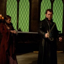 Claire Forlani e Ray Liotta in una sequenza del film In the Name of the King