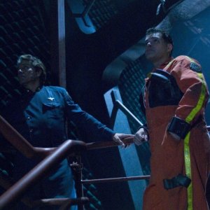 Edward James Olmos e Aaron Douglas nell'episodio No Exit di Battlestar Galactica