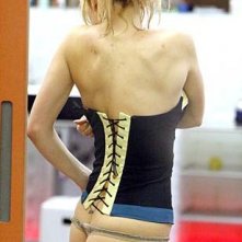 Grande Fratello 9: Laura, la Barbie polacca, in guepiere