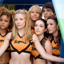 Hayley Marie Norman, Sarah Roemer, Eric Christian Olsen, Margo Harshman, Nicholas D'Agosto e Danneel Harris in una scena del film Fired Up