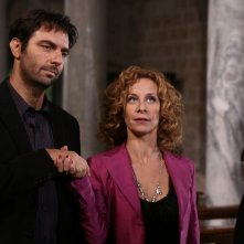 Neri Marcorè e Carlotta Natoli in una scena dell'episodio Ti lascerò di Tutti pazzi per amore