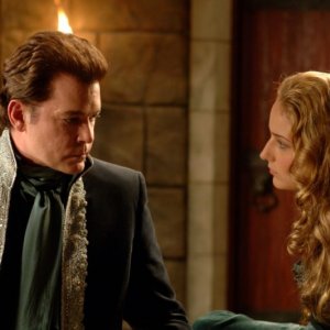 Ray Liotta e Leelee Sobieski in una scena del film In the Name of the King