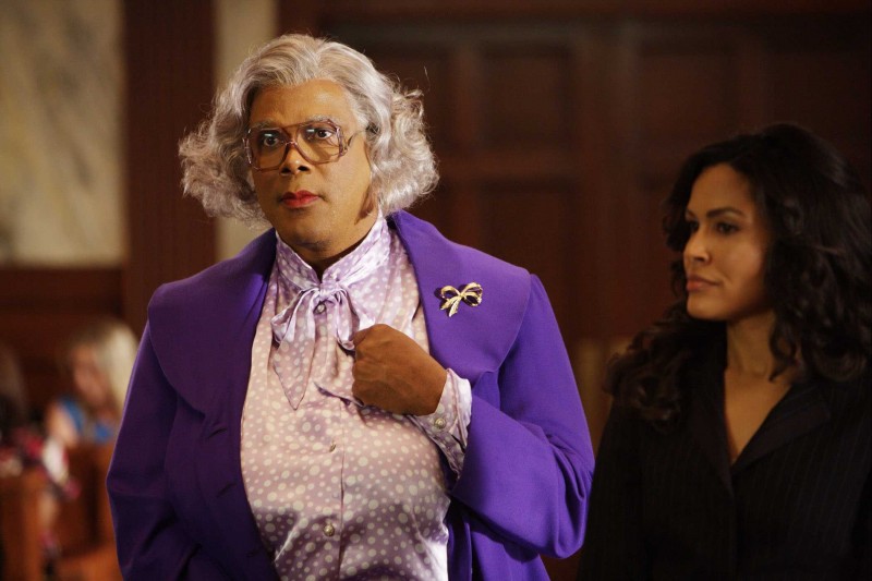 Tyler Perry e Ion Overman in una scena del film Madea Goes to Jail