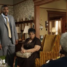 Tyler Perry e Tamela J. Mann in una scena del film Madea Goes to Jail