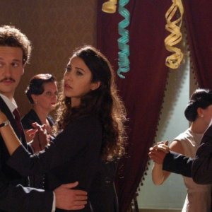 Dario Costa e Olivia Magnani in un'immagine del film Quell'estate felice