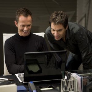 Eric McCormack e Greg Ellis in una scena dell'episodio But Wait, There's More di Trust Me
