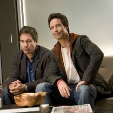 Eric McCormack e Thomas Cavanagh nell'episodio Way Beyond the Call di Trust Me