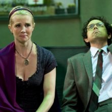 Geoffrey Arend e Monica Potter nell'episodio Au Courant di Trust Me