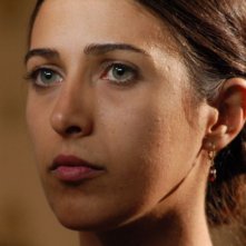 Olivia Magnani interpreta la determinata Maria Venera nel film Quell'estate felice