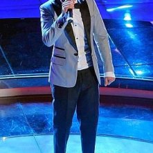 Sanremo 2009, prima serata: Marco Carta canta il brano La forza mia