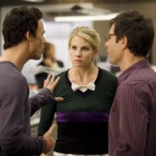 Thomas Cavanagh, Eric McCormack e Monica Potter in una scena dell'episodio But Wait, There's More di Trust Me