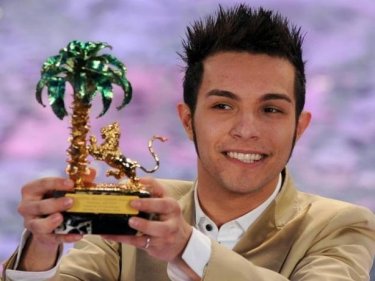 Marco Carta è il vincitore della 59a edizione del Festival della canzone italiana di Sanremo con il brano 'La forza mia'.