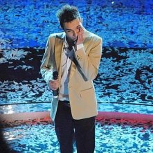 Sanremo 2009: Marco Carta è commosso dopo la vittoria