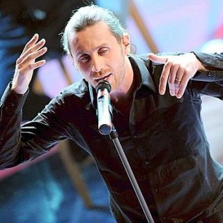 Sanremo 2009: Povia interpreta Luca era gay