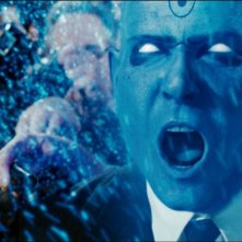 Billy Crudup in una scena del film Watchmen, tratto dalla celebre graphic novel di Alan Moore