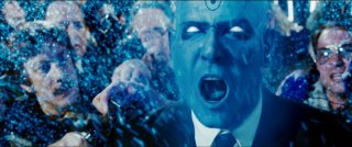 Billy Crudup in una scena del film Watchmen, tratto dalla celebre graphic novel di Alan Moore
