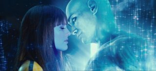 Malin Akerman e Billy Crudup in una scena del film Watchmen