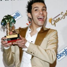 Marco Carta è il vincitore del 59esimo Festival di Sanremo con il brano 'La forza mia'.