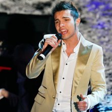Sanremo 2009: Marco Carta canta la canzone 'La forza mia' dopo la proclamazione della sua vittoria