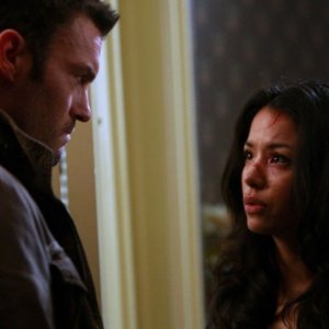 Brian Austin Green e Stephanie Jacobsen nell'episodio Today is the Day: Part 1 di Terminator: The Sarah Connor Chronicles