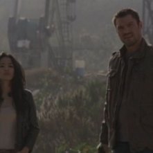 Stephanie Jacobsen E Brian Austin Green In Una Scena Dell Episodio Ourselves Alone Di Terminator The Sarah Connor Chronicles 106534