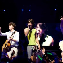Nick, Joe e Kevin Jonas in un'immagine del film-concerto Jonas Brothers: The 3D Concert Experience