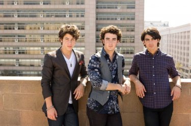 Nick, Kevin e Joe Jonas in una foto promozionale di Jonas Brothers: The 3D Concert Experience