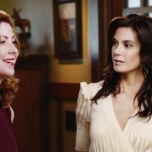 Dana Delany e Teri Hatcher nell'episodio Crime Doesn't Pay della quinta stagione di Desperate Housewives