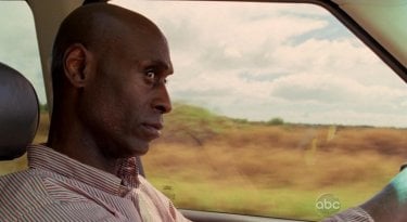 Lance Reddick in una scena dell'episodio The Life and Death of Jeremy Bentham di Lost