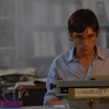 Libero De Rienzo è il giornalista Giancarlo Siani nel film Fortapàsc