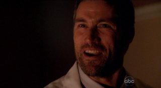 Matthew Fox in una scena dell'episodio The Life and Death of Jeremy Bentham di Lost