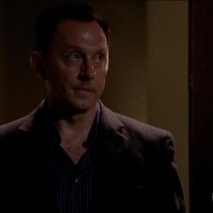 Michael Emerson in una scena dell'episodio The Life and Death of Jeremy Bentham di Lost