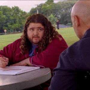 Terry O'Quinn e Jorge Garcia in una scena dell'episodio The Life and Death of Jeremy Bentham di Lost