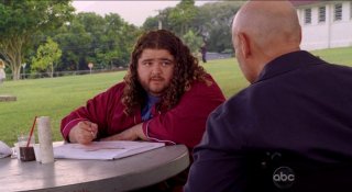 Terry O'Quinn e Jorge Garcia in una scena dell'episodio The Life and Death of Jeremy Bentham di Lost