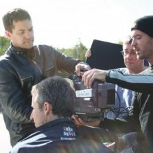 Joshua Jackson insieme al regista Michael McGowan impegnati in un ciak di One Week