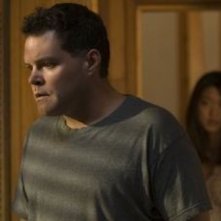 Aaron Douglas e Grace Park in una scena dell'episodio 'Someone to Watch Over Me' della quarta stagione di Battlestar Galactica