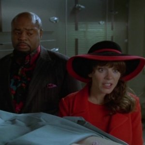 Anna Friel e Chi McBride nell'episodio 'Il super cane' della serie tv Pushing Daisies
