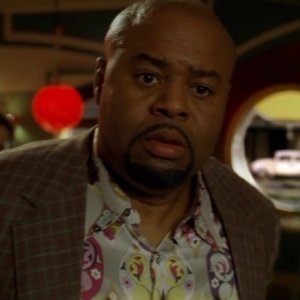 Chi McBride in un momento dell'episodio 'Il Piccione' della prima stagione di Pushing Daisies