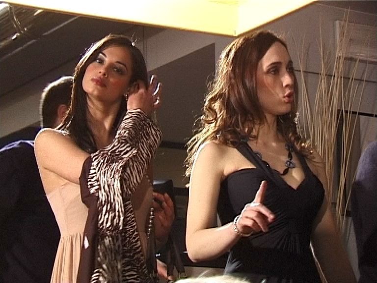 Francesca Chillemi E Chiara Francini In Una Scena Dell Episodio Gaymers Del Film Feisbum 107032