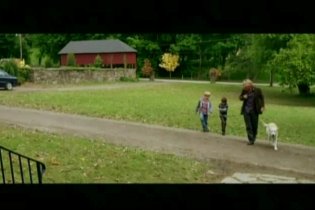 Io & Marley - Clip 'Football'