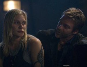 Katee Sackhoff e Roark Critchlow in una scena dell'episodio 'Someone to Watch Over Me' della quarta stagione di Battlestar Galactica